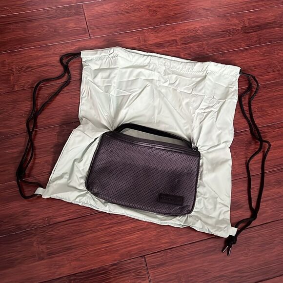 2 in 1 Bag! String Backpack Turns into Folded Cosmetic / Travel Bag - Brand NEW - Picture 4 of 6